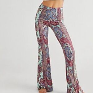 Novella Royale Free People Janis
Bells Flare Pants Aqua Paisley Large
